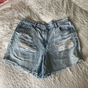 American Eagle Distressed Mom Short